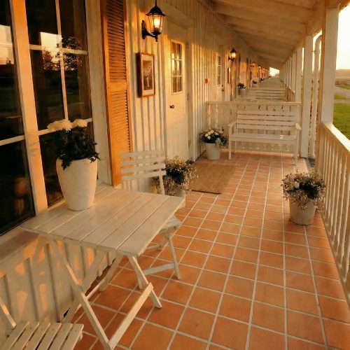 Solnedgång på verandan hos GolfUppsala